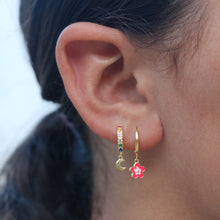 Load image into Gallery viewer, Flower Gurli Huggi Hoops in Gold White
