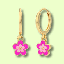 Load image into Gallery viewer, Flower Gurli Huggi Hoops in Gold Pink
